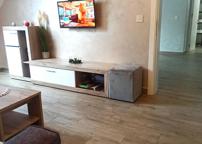 アパート Maksimovic